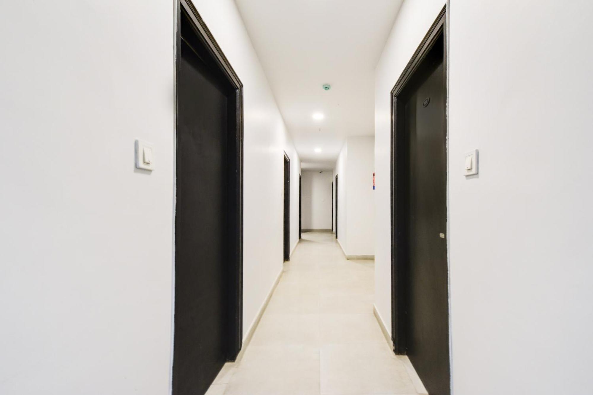Super Townhouse Alwal Road Hotel Trimulgherry Eksteriør billede